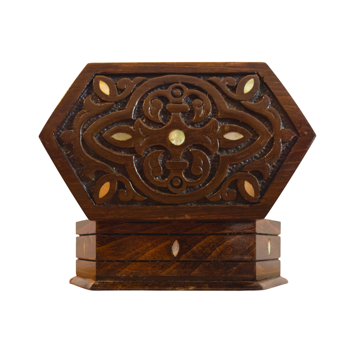 Крупный план узора перламутровой инкрустации на Legacy Carved Box
