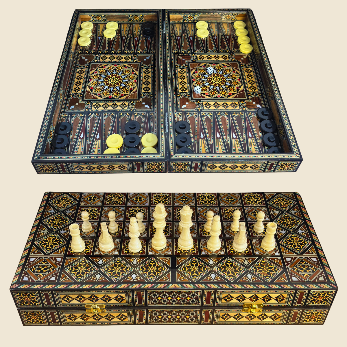 Conjunto Dinástico de Xadrez e Gamão com o seu tabuleiro em mosaico dobrável e peças, visto de cima