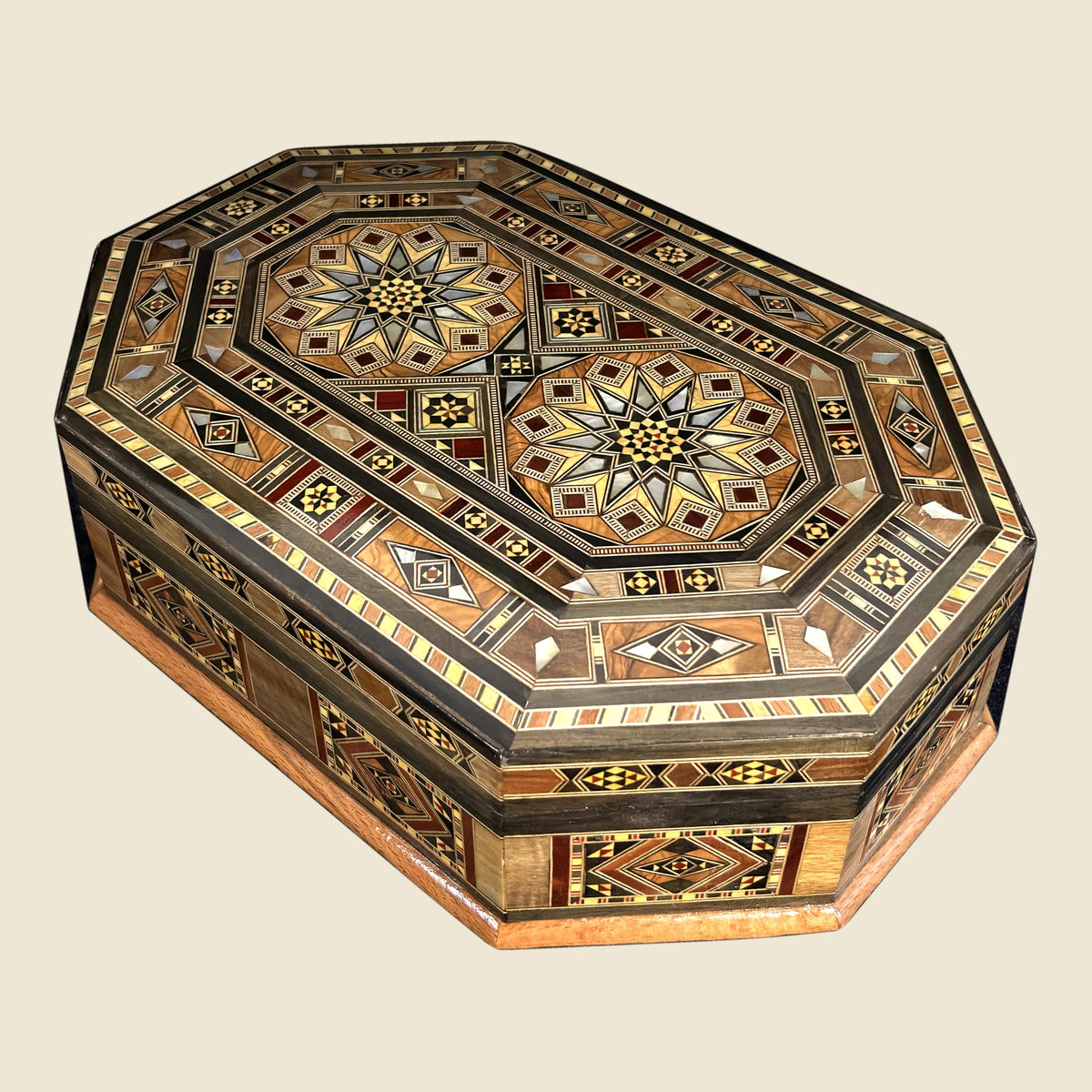 Resplendent Mosaic Box, closed, with a mosaic lid and two large mother-of-pearl stars