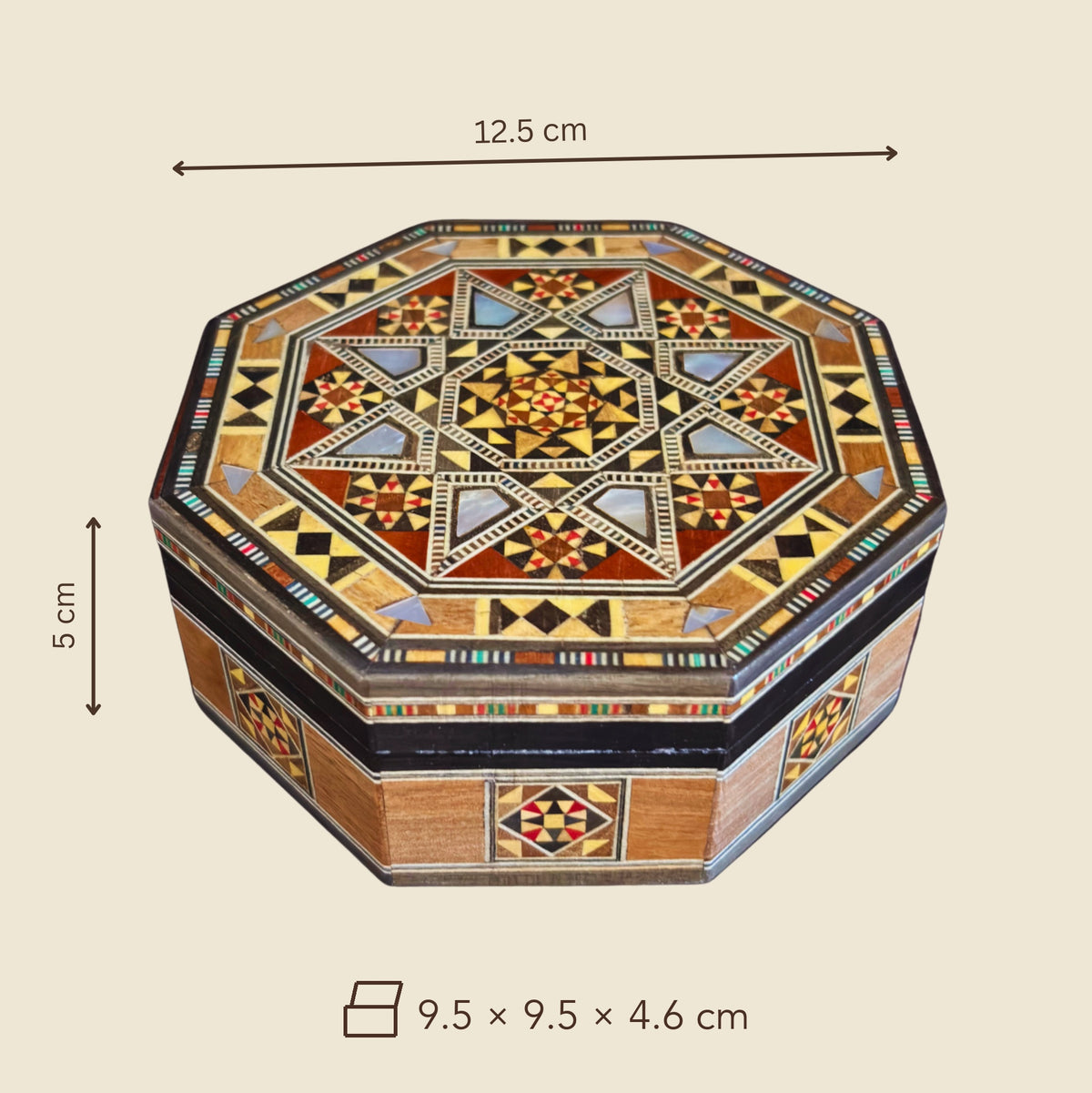 Dimensions of the Star Mosaic Box: 12.5 x 12.5 x 5 cm outside, 9.5 x 9.5 x 4.6 cm inside