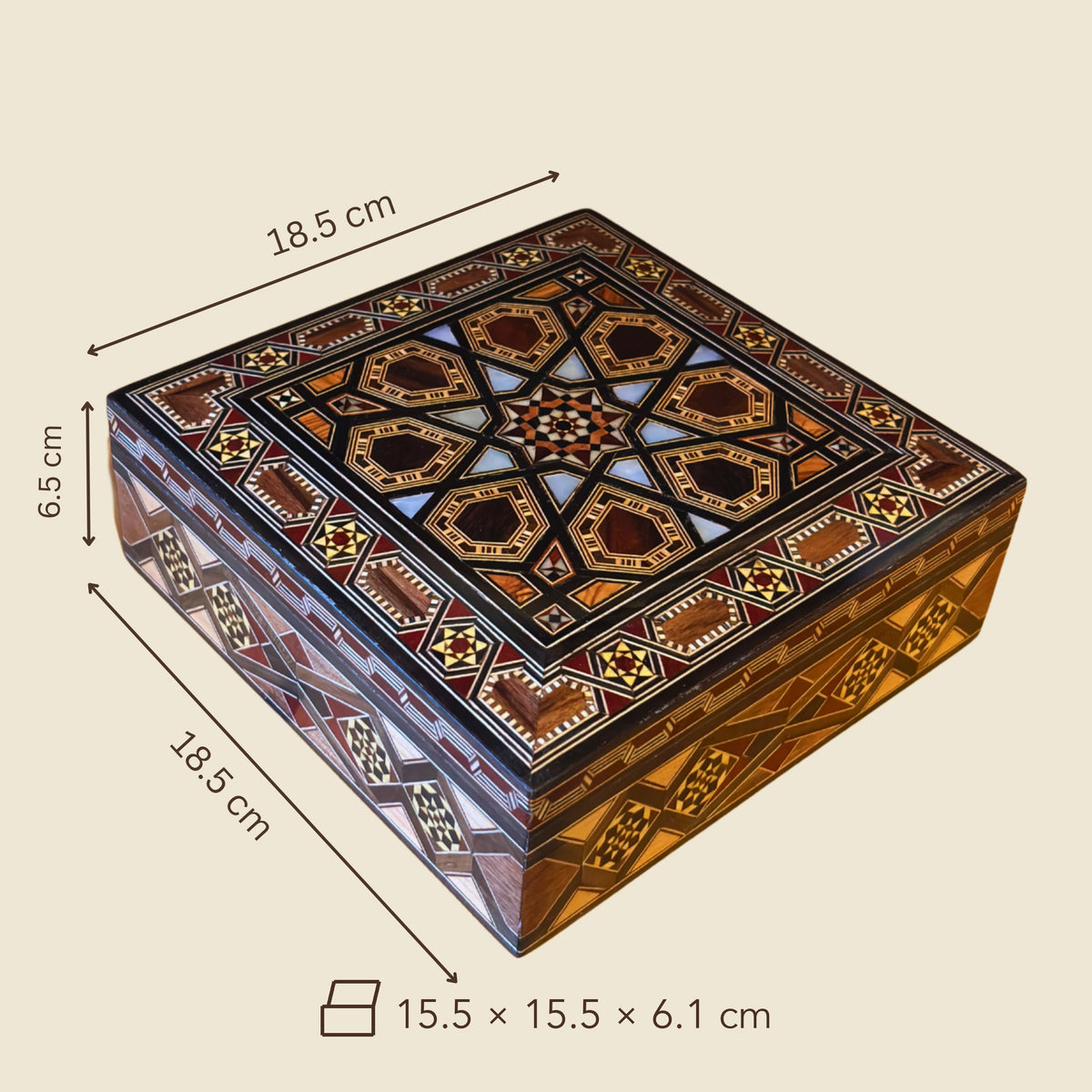 Dimensions of the Venerable Mosaic Box: 18.5 x 18.5 x 6.5 cm outside, 15.5 x 15.5 x 6.1 cm inside