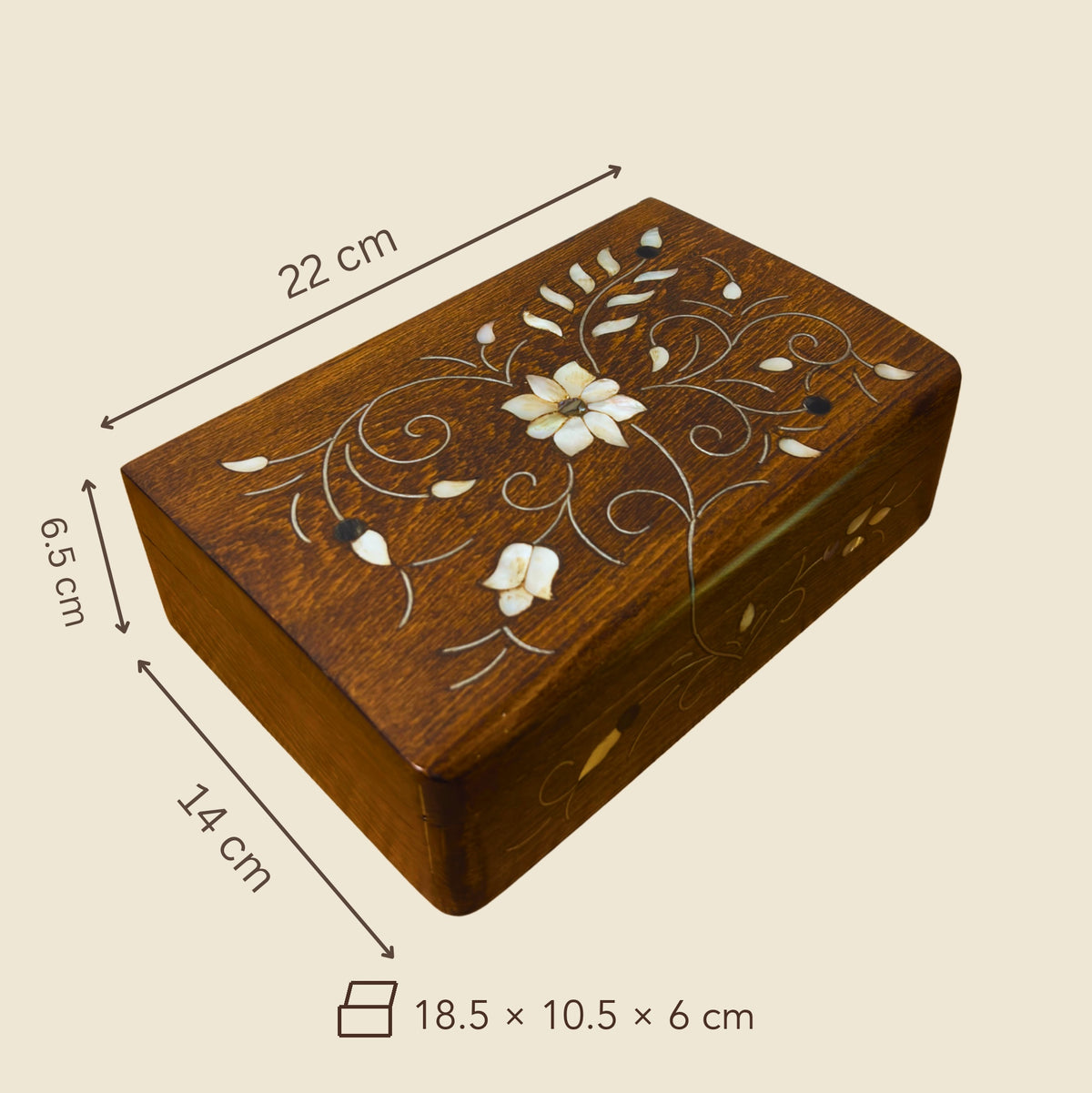 Dimensions of the Imperial Mashghal Box: 22 x 14 x 6.5 cm outside, 18.5 x 10.5 x 6 cm inside