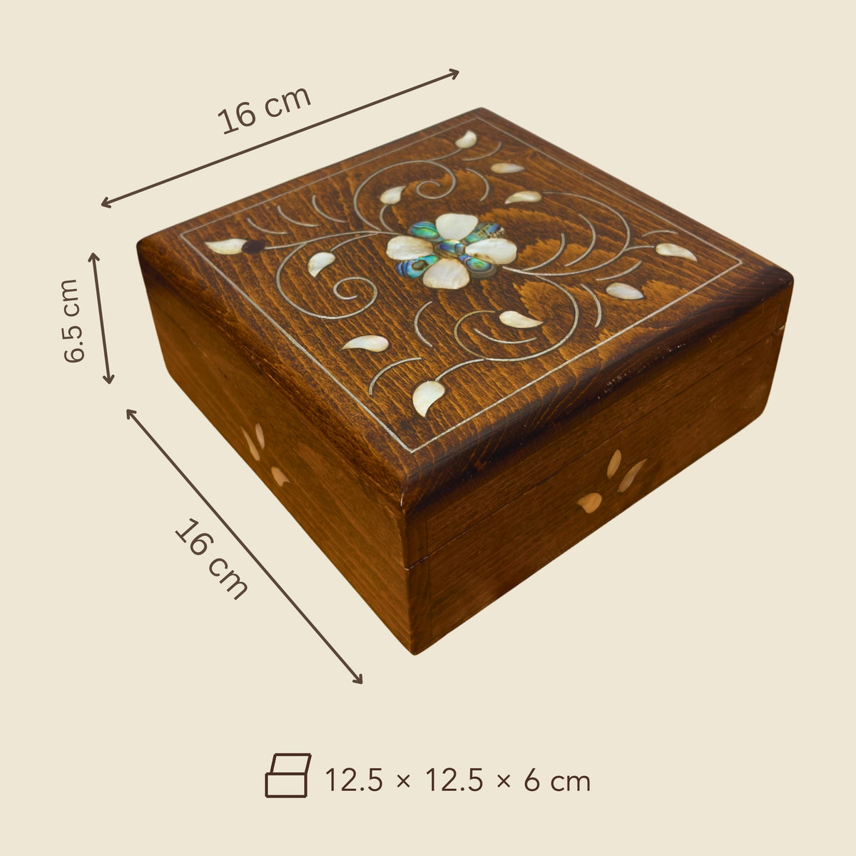 Dimensions of the Sultan's Mashghal Box: 16 x 16 x 6.5 cm outside, 12.5 x 12.5 x 6 cm inside