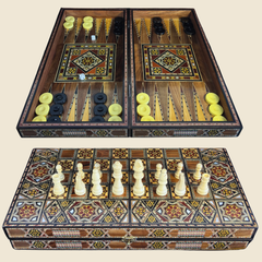 Table d'Échecs et de Backgammon du Grand Maître, vue de face fermée avec couvercle en mosaïque de nacre