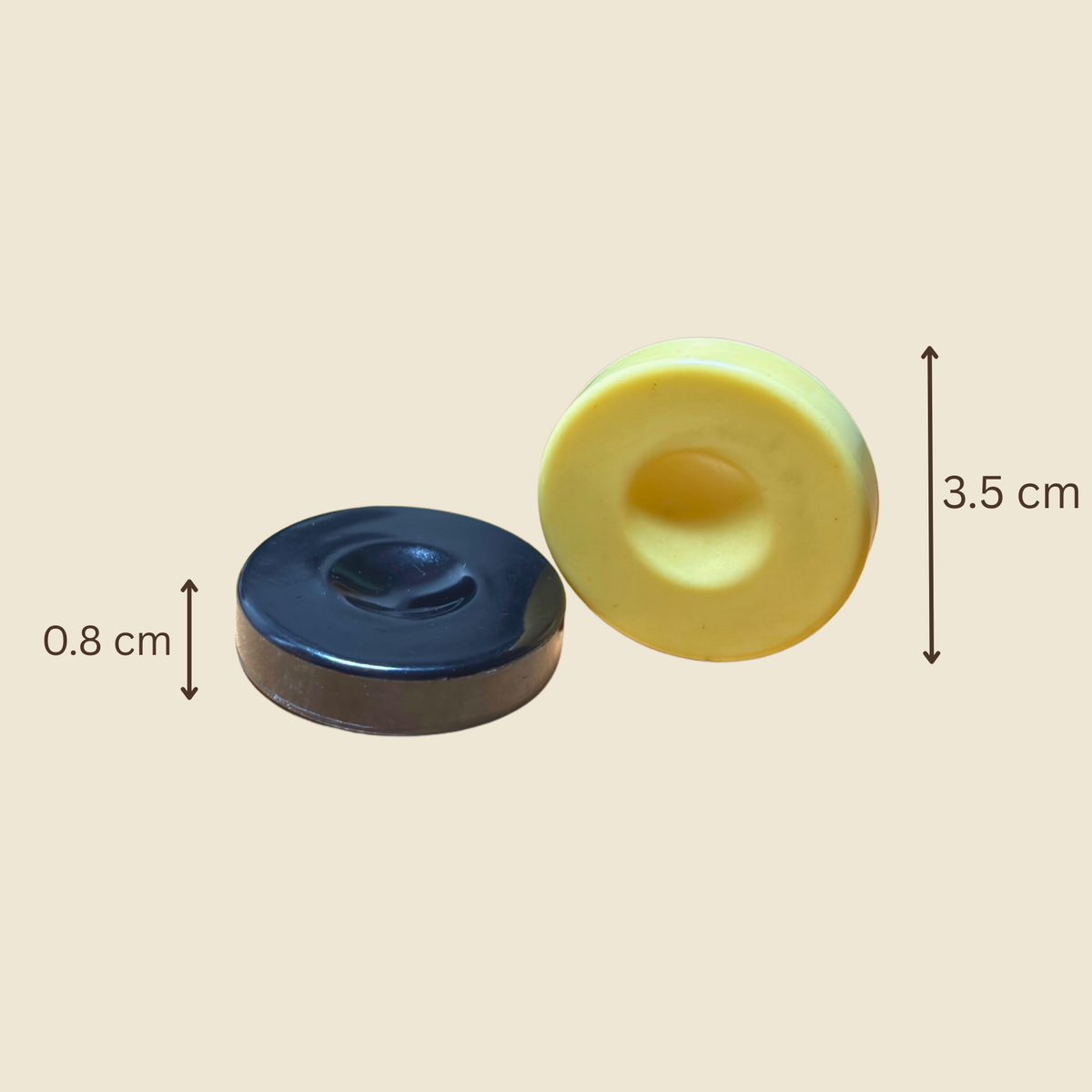 Dimensions diagram of the backgammon pieces included with the set