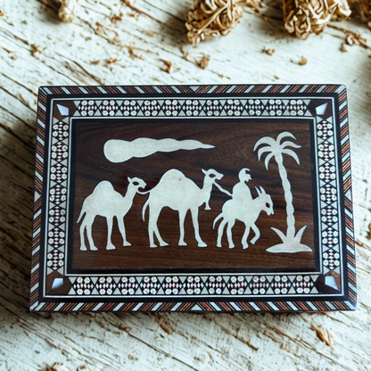 Caixa Damasquina Vintage Anos 70 – Desenho de Camelos Artesanal