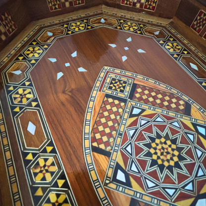 Bandeja Damasquina em Madeira – Madrepérola & Acabamento em Nogueira