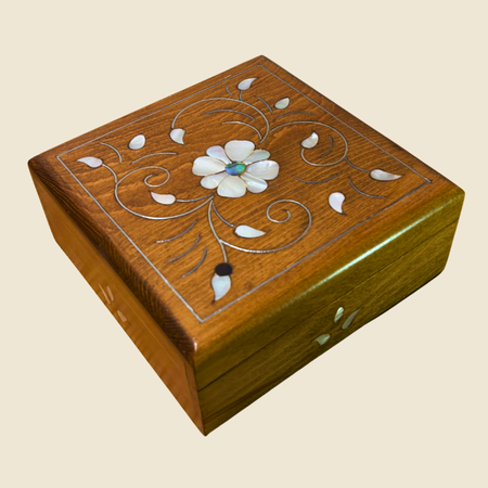 ❤︎sale❤︎デコパージュꔛ‬ꕤインテリア雑貨♡スリムBOX♡鈴蘭♡リメイク Handcrafted Damascene Luxury Box with Mother of Pearl Inlay