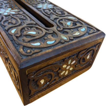 Caja de Pañuelos Tallada a Mano en Haya – Acabado Nogal con Nácar