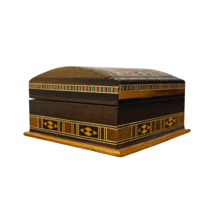 Ręcznie Wykonana Szkatułka Mozaikowa z Damaszku – Tradycja & Aksamit