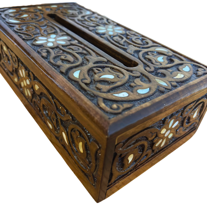 Caja de Pañuelos Tallada a Mano en Haya – Acabado Nogal con Nácar