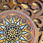 Ψηφιδωτό Κουτί Ήλιος, κοντινό στο ψηφιδωτό μοτίβο και στο ένθετο σεντέφι