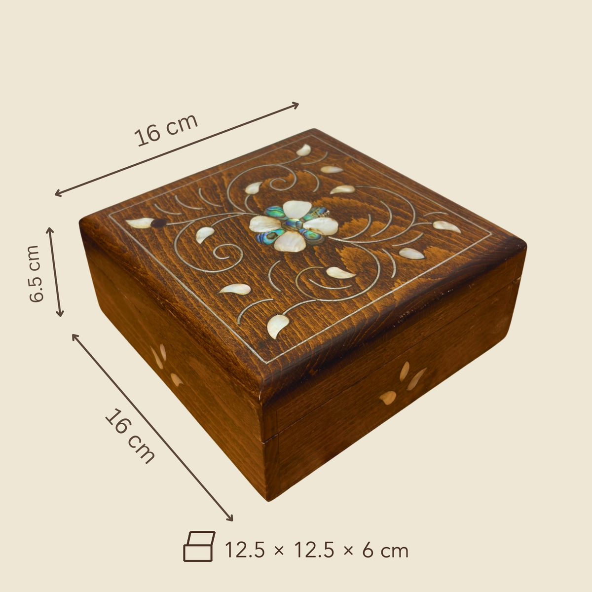 Dimensions of the Sultan's Mashghal Box: 16 x 16 x 6.5 cm outside, 12.5 x 12.5 x 6 cm inside