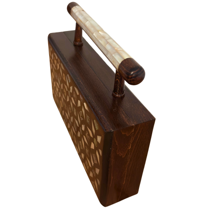 Zenobia – Clutch Damascena di Lusso in Noce con Intarsi in Madreperla e Interno in Broccato
