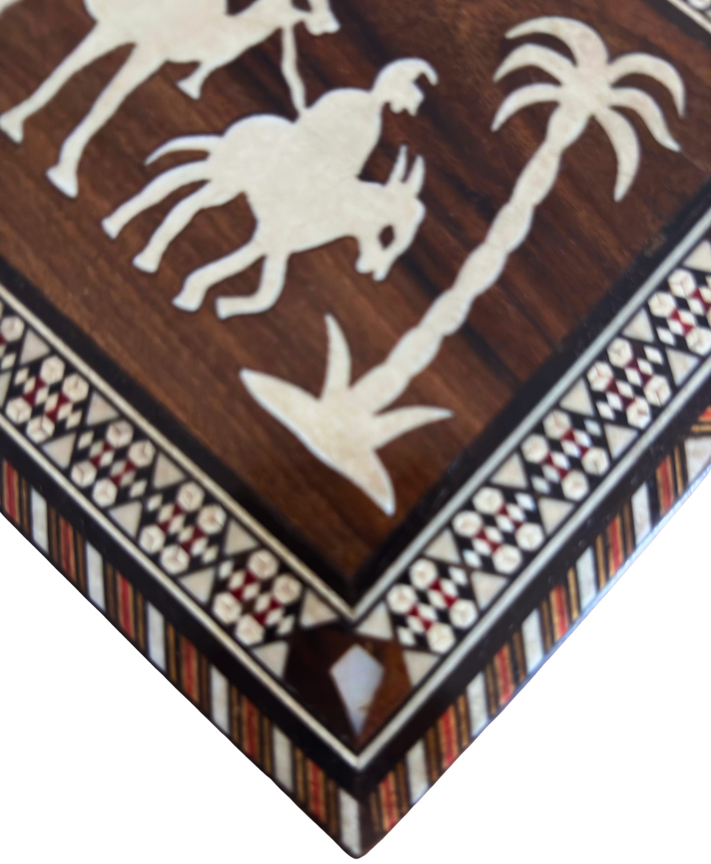 Caixa Damasquina Vintage Anos 70 – Desenho de Camelos Artesanal