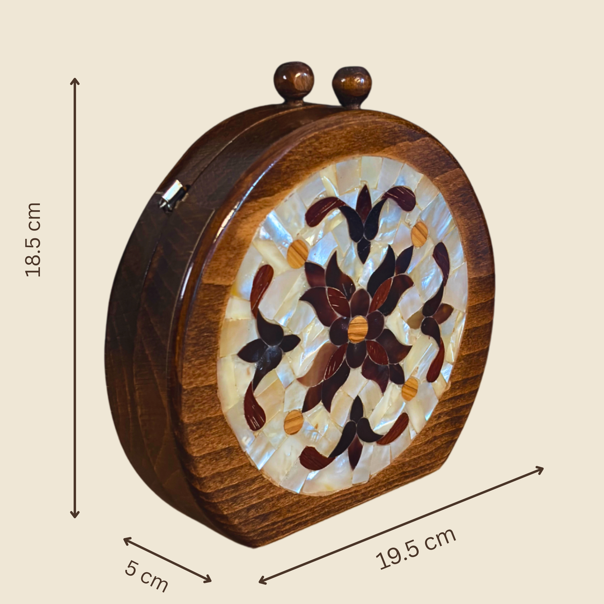 Dimensions diagram of the Wardeh Walnut Clutch, 18.5 x 19 x 5 cm