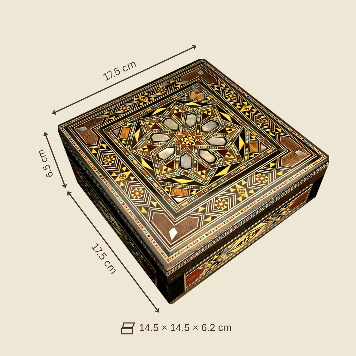 Dimensions of the Tranquil Mosaic Box: 17.5 x 17.5 x 6.5 cm outside, 14.5 x 14.5 x 6.2 cm inside