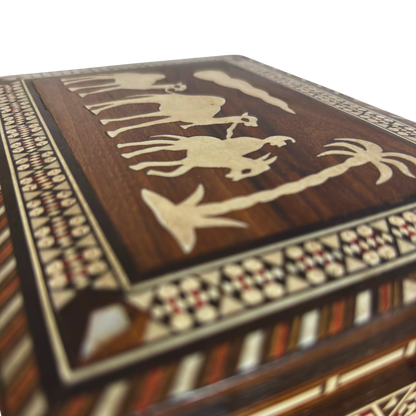 Caixa Damasquina Vintage Anos 70 – Desenho de Camelos Artesanal