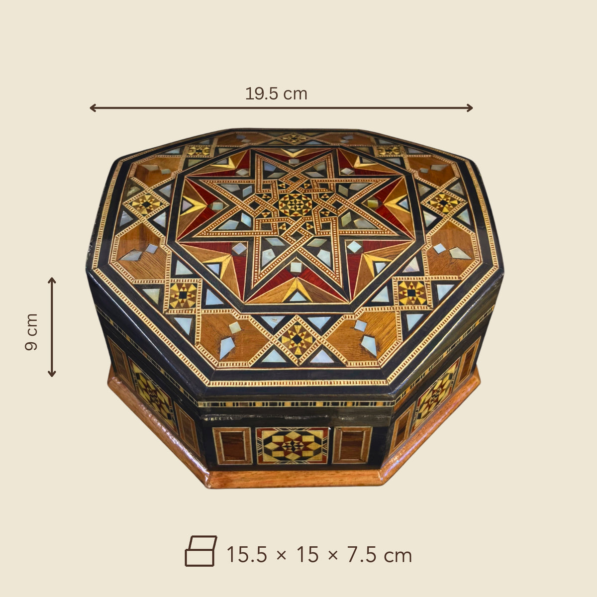 Dimensions of the Craftsman Mosaic Box: 19.5 x 19.5 x 9 cm outside, 15.5 x 15 x 7.5 cm inside