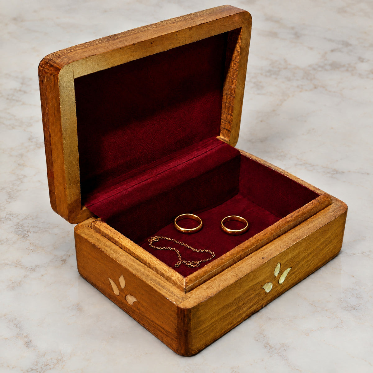 Prestige Mashghal Box open on marble, wine-red velvet lining with two rings and a chain