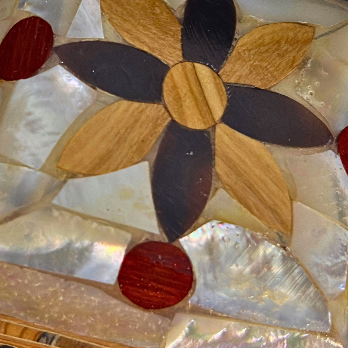 Close-up of the wood flower inlay and white mother-of-pearl on the lid