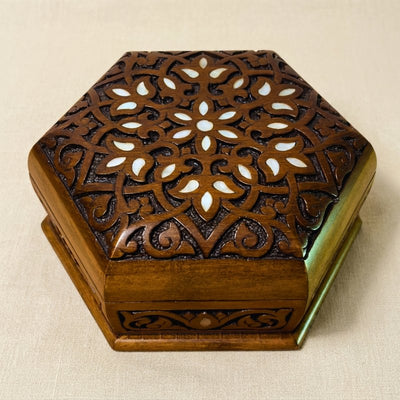 menu-carved-wood
