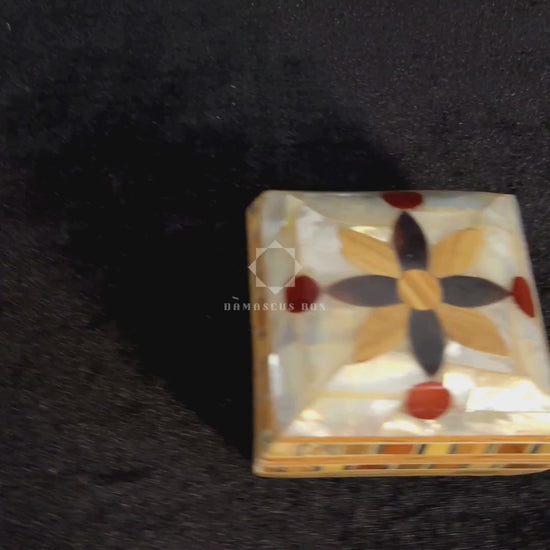 Keepsake Mu'ashak box, close-ups of the lid and the brocade interior