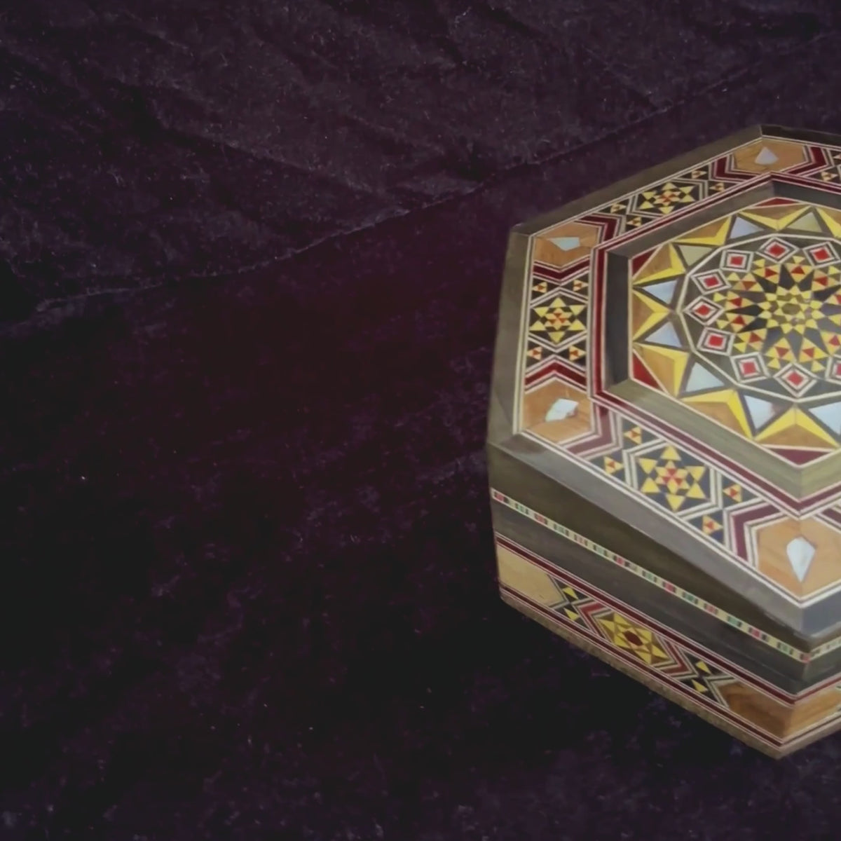 Pearl Mosaic Box video: the closed box, a close-up of the inlay and the open box