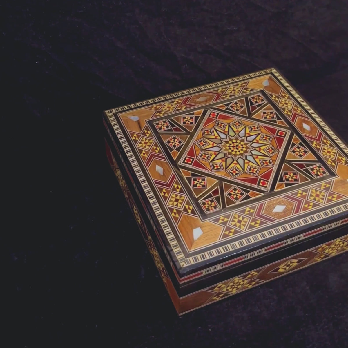 Oasis Mosaic Box video: the closed box, a close-up of the inlay and the open box