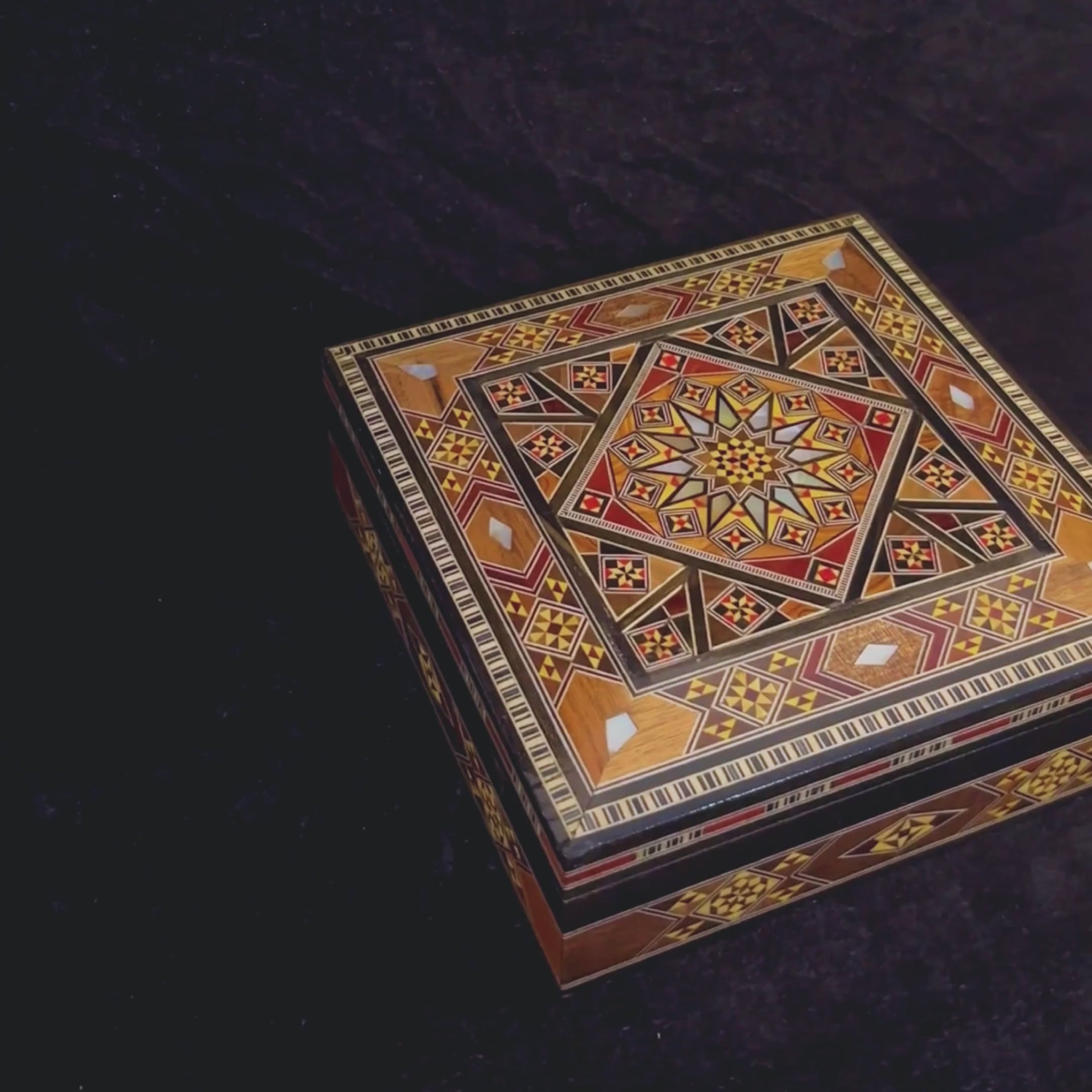Oasis Mosaic Box video: the closed box, a close-up of the inlay and the open box