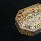 Artisan Mosaic Box video: the closed box, a close-up of the inlay and the open box