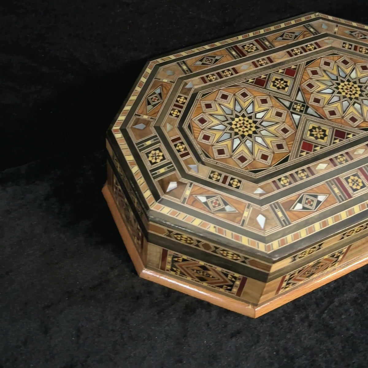 Video of the Resplendent Mosaic Box: closed, a close-up of the lid, and open