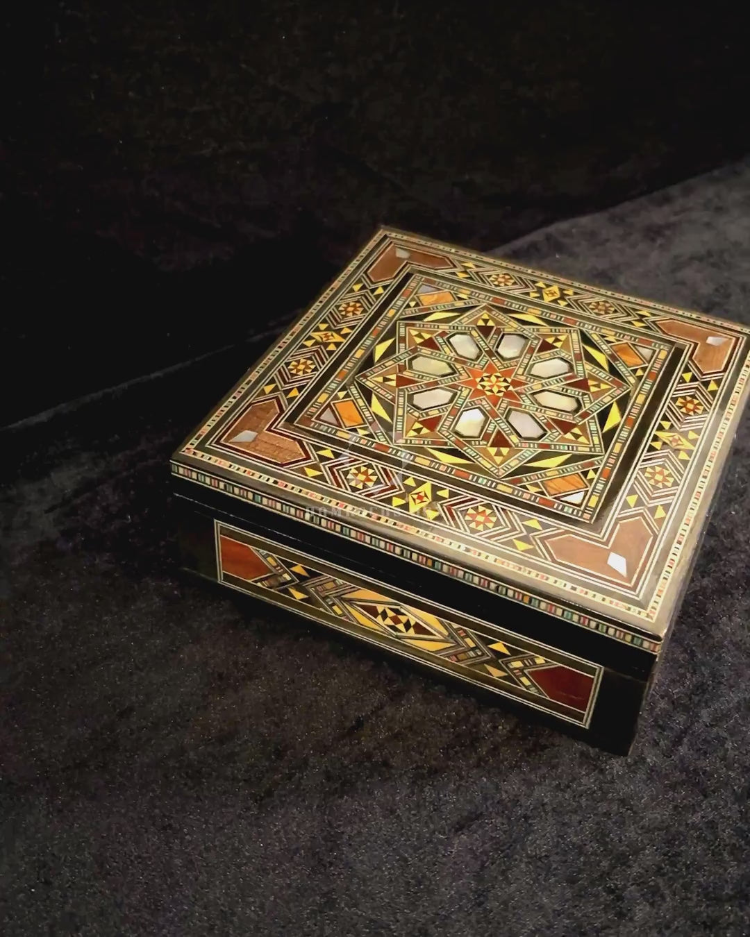 Tranquil Mosaic Box video: the closed box, a close-up of the inlay and the open box