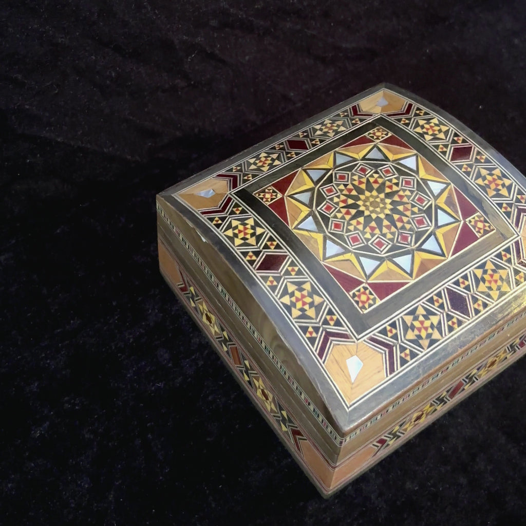 Serene Mosaic Box video: the closed box, a close-up of the inlay and the open box