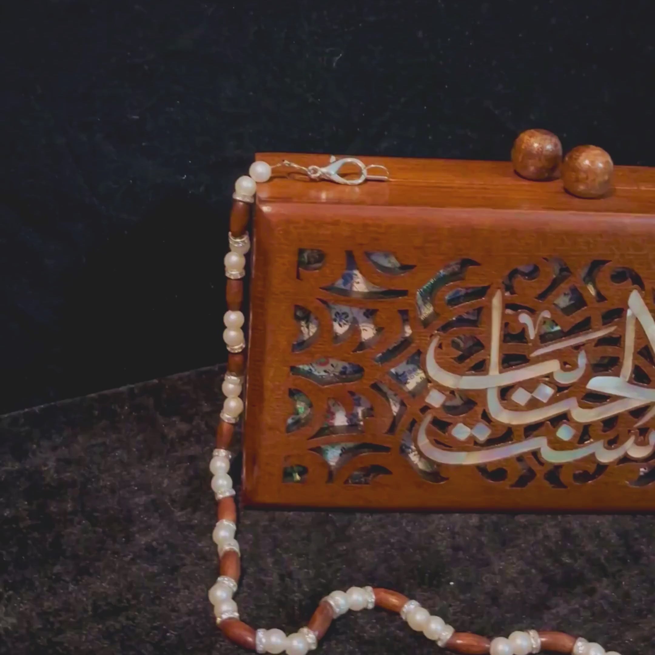 Set El Habayeb Walnut Clutch video: the clutch, a close-up of the inlay and the open clutch