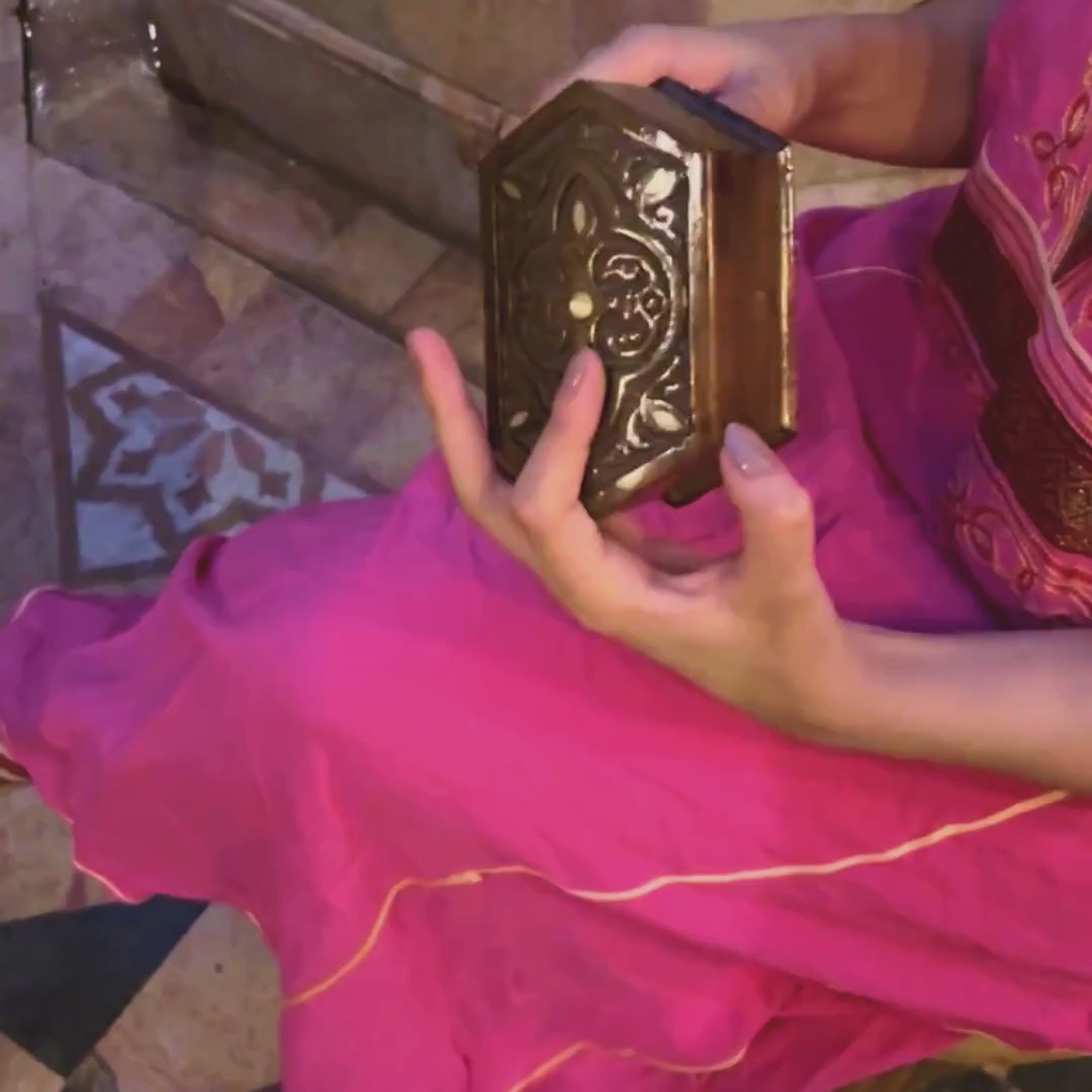 Legacy Carved Box video: the box held and opened