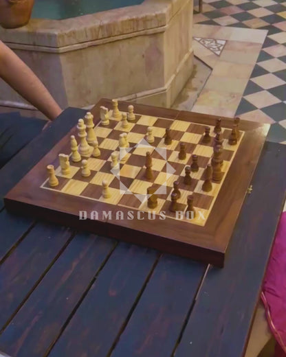 Handgefertigter Damaszener Schach- & Backgammon-Tisch von Gaby Al Dayeh – Klassisches Mosaikdesign