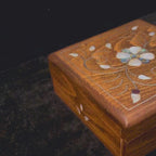 Sultan's Mashghal Box video: the closed box, a close-up of the inlay and the open box