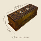 أبعاد صندوق فخم منحوت: من الخارج 20.5 × 8 × 7 سم، من الداخل 16.5 × 3.5 × 5.5 سم